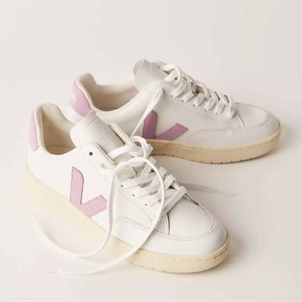 Veja RARE white and pink leather sneaker size 9